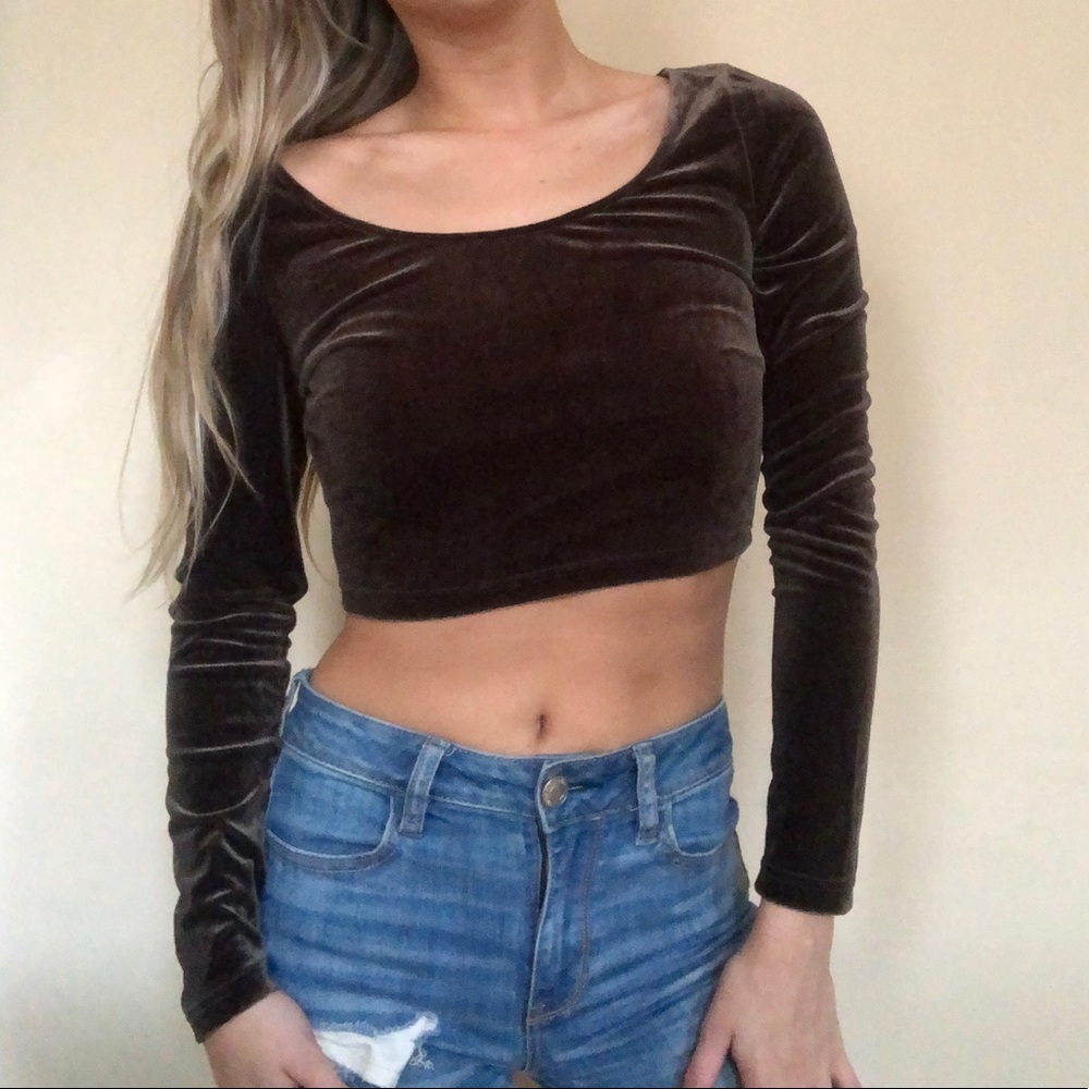 Long sleeved velvet green crop top